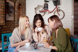 El poder reparador de una plática con amigas